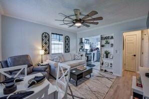 Smart TV, fireplace - Turner Round - Book for 30 or more days! Quiet Complex. (Tuscaloosa)