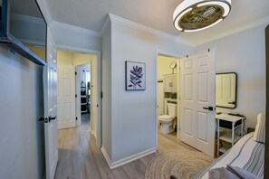 2 bedrooms, desk, iron/ironing board, WiFi - Turner Round - Book for 30 or more days! Quiet Complex. (Tuscaloosa)