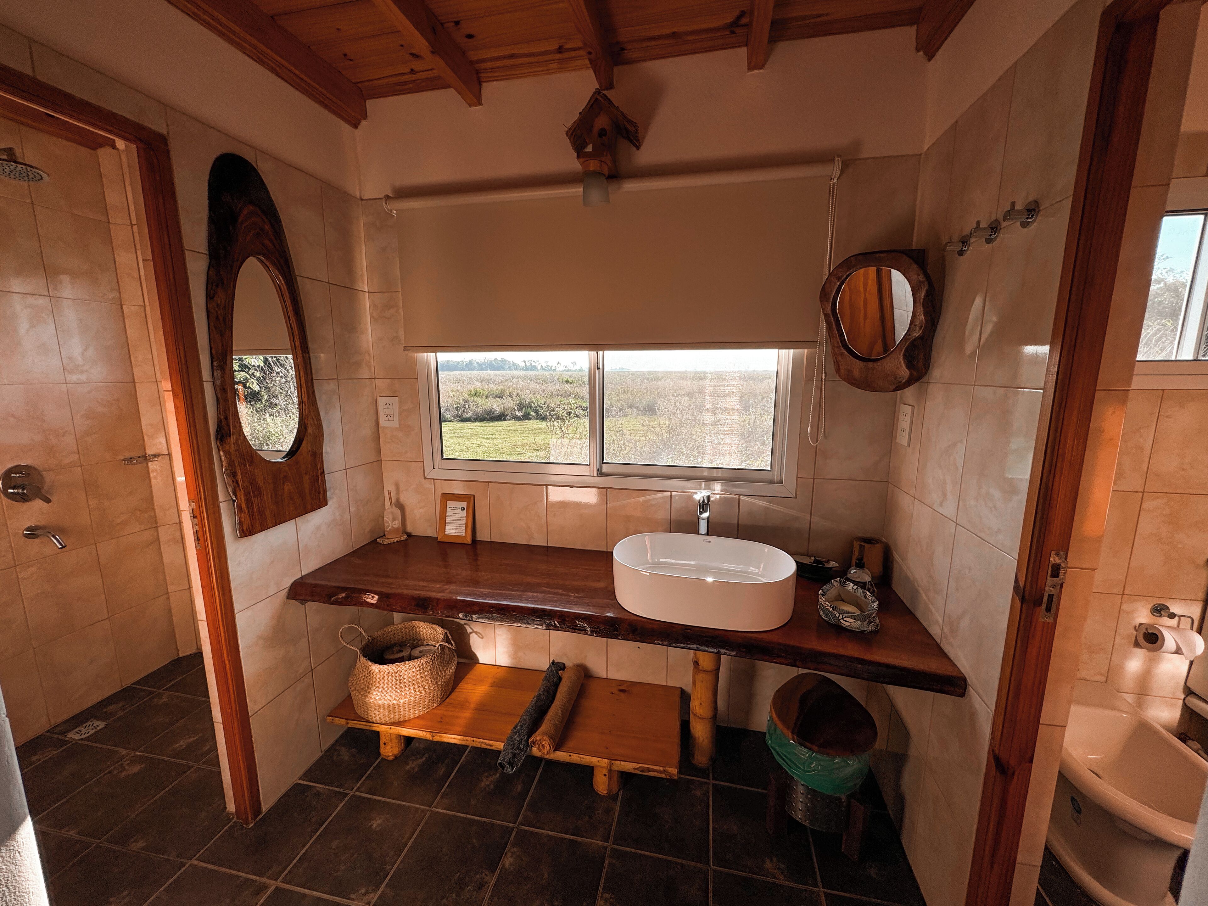 샤워 시설, 레인폴 샤워기, 타월, 비누