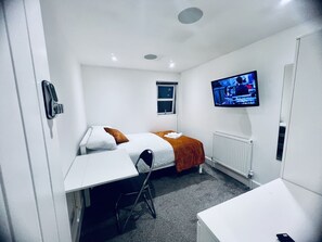 7 室のベッドルーム、アイロン / アイロン台、WiFi、ベッドシーツ