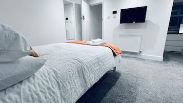 7 bedrooms, iron/ironing board, WiFi, bed sheets
