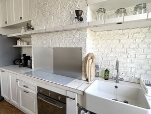 Réfrigérateur, micro-ondes, four, lave-vaisselle