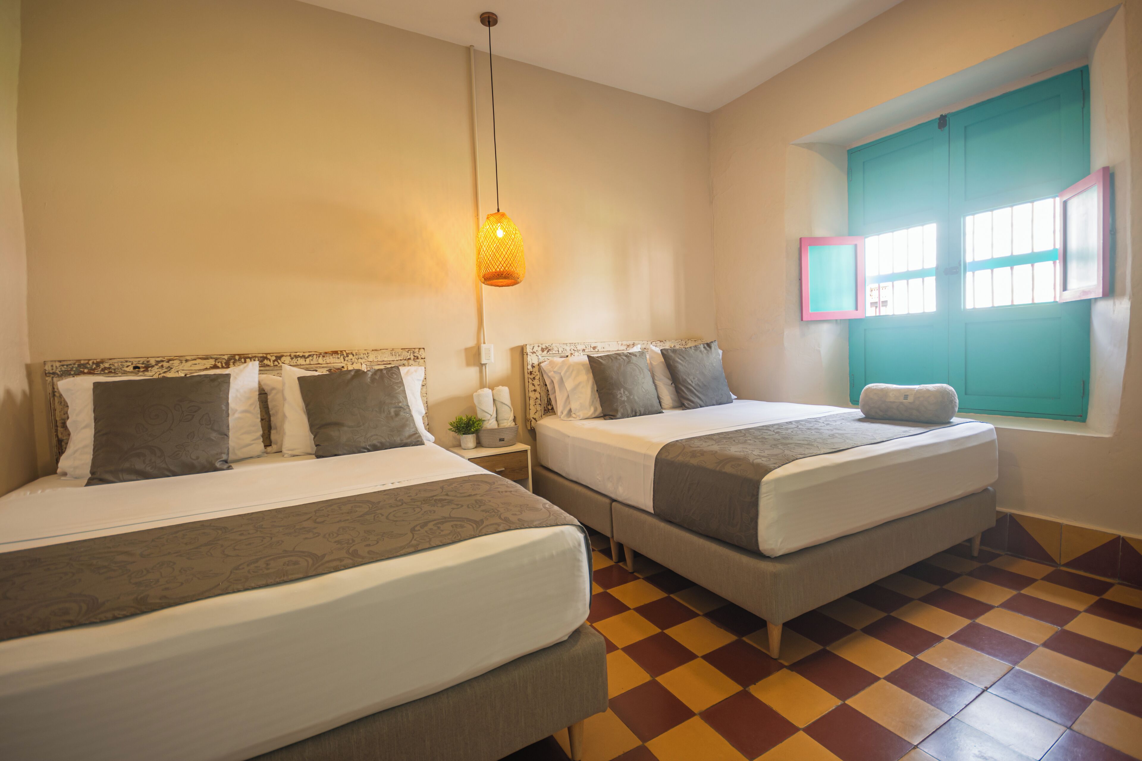 Ropa de cama de alta calidad, wifi gratis y ropa de cama 