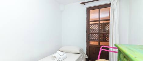 2 多间卧室、收费 WiFi、床单