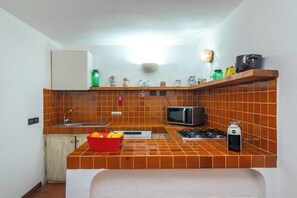 Kühlschrank, Mikrowelle, Herdplatte, Geschirrspüler