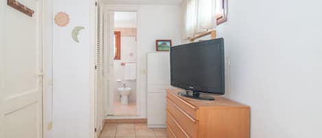 2 bedrooms, bed sheets