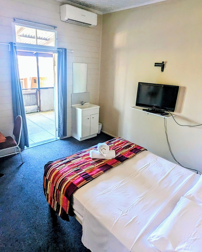 The Grand Central Hotel Proserpine photo 4