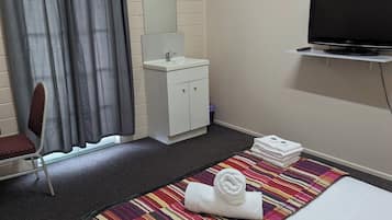 Economy Room | Bed sheets