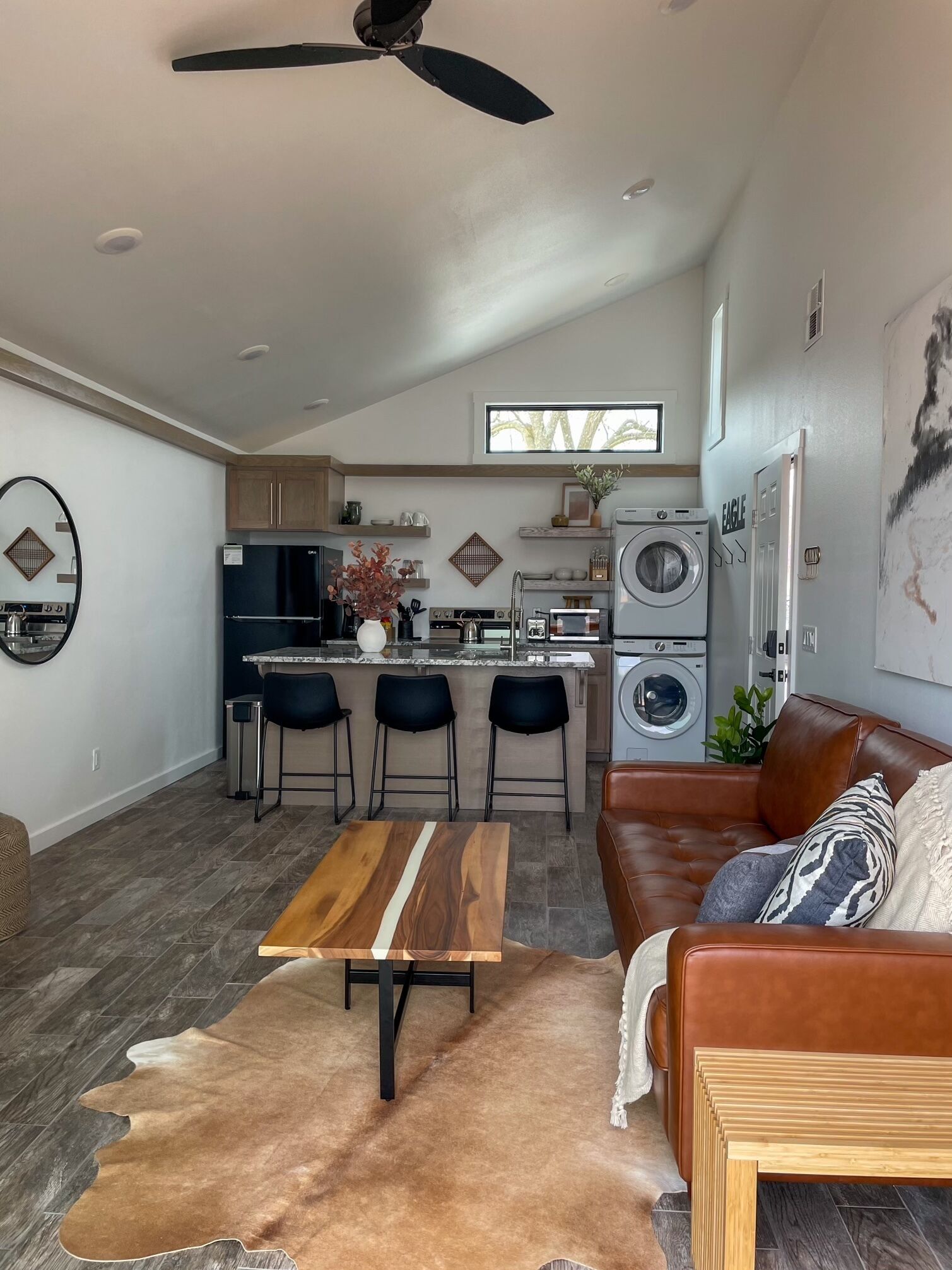 Smart TV, fireplace, ping pong, books