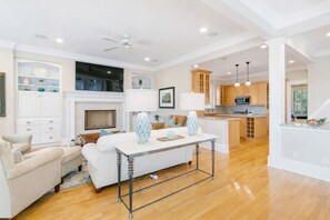 Smart TV, fireplace - Lowcountry Elegance, outstanding views (Kiawah Island)