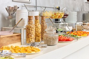 Free daily buffet breakfast - Hotel Geier (Nago-Torbole)