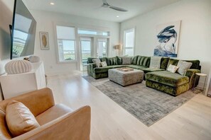 Smart TV - The Salty Seahorse has One Shell of a View! (Gulf Shores)
