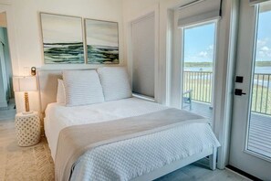 6 bedrooms, WiFi - The Salty Seahorse has One Shell of a View! (Gulf Shores)