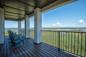 Terrace/patio - The Salty Seahorse has One Shell of a View! (Gulf Shores)