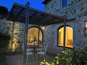 Outdoor dining - Domus Eleiva Relais, late 19th century estate with infinity pool and tennis court (Toscana)