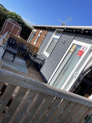 Chalet | Property grounds - 2bed Chalet Sleeps 4- Garden, Balcony, Pets, Beach (Bridlington)