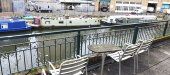 Apartment With Canal View in Broadway Market