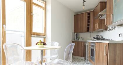 Apartment With Canal View in Broadway Market
