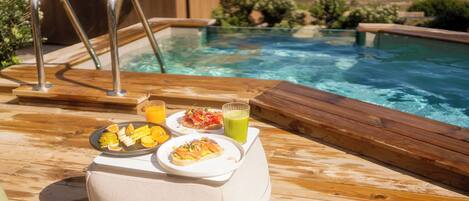 Ferdiglaget frokost hver dag (EUR 15 per person)