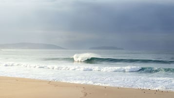 Perto da praia, areia branca