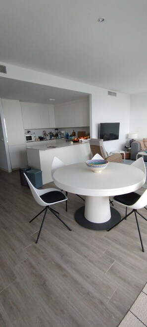 Dining - Appartement Contemporain 110m2 vue Mer1km800 Plages .200m du Golf Cabopino (Marbella)