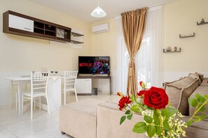 Tv, en stereo och kontor