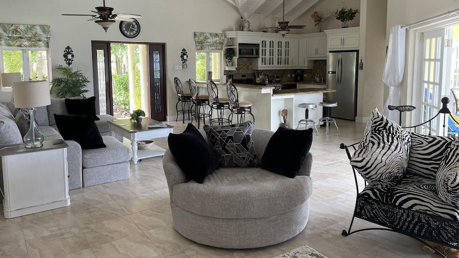 Remarkable 3-bed Villa in Christ Church