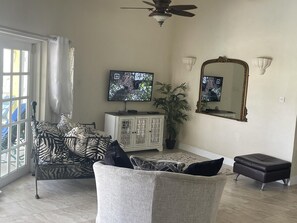 Villa | Living area - Remarkable 3-bed Villa in Christ Church (Providence)