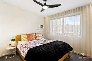 3 bedrooms, iron/ironing board, WiFi, bed sheets - Dream Vacation Home, 3 Bdr 2 Ba (Cape Woolamai)