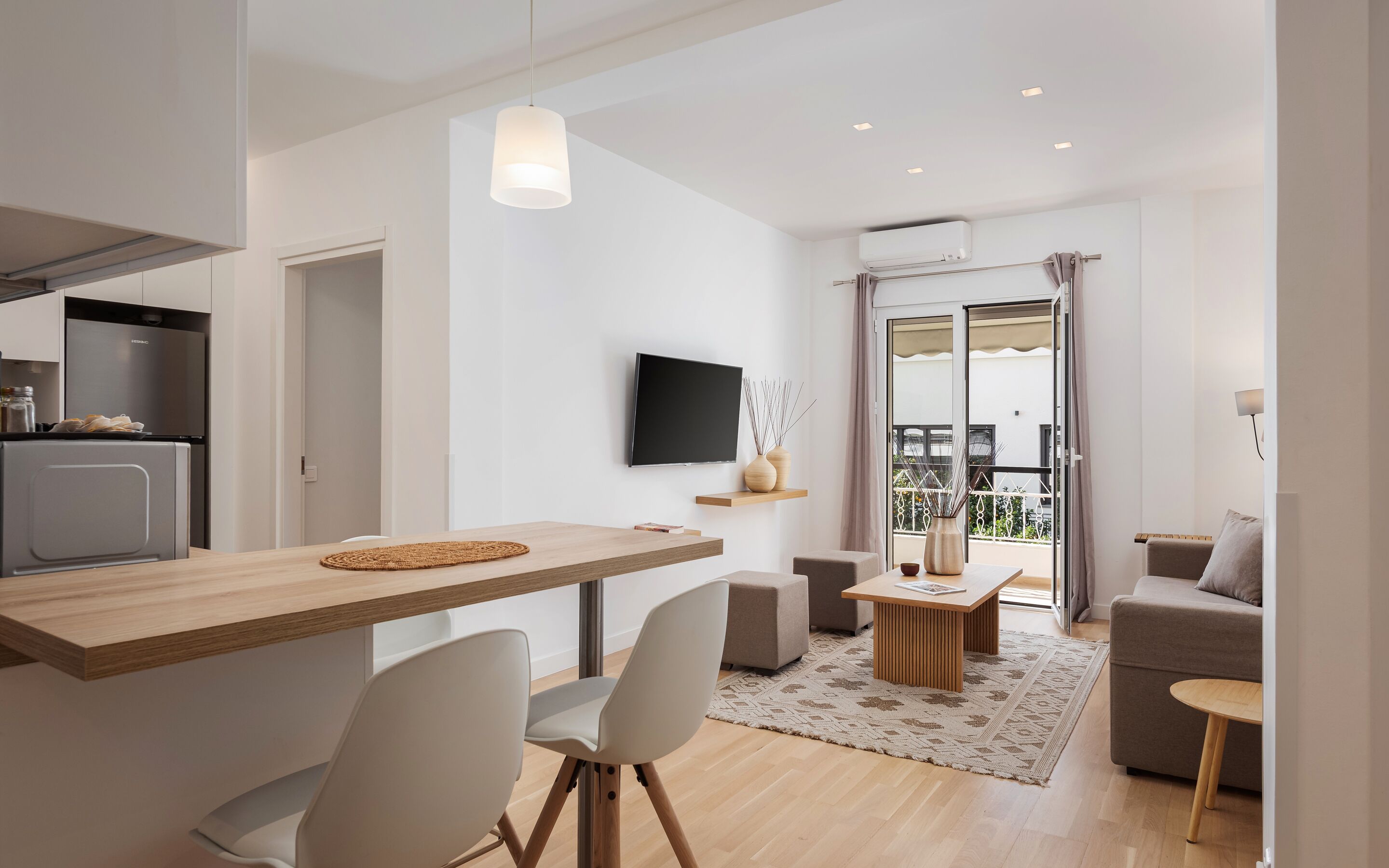 Premier Apartment, 3 Bedrooms, Non Smoking, Hill View | Living area