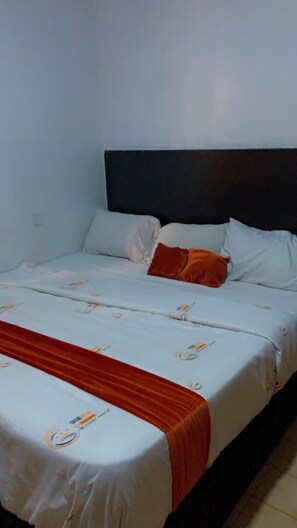 Deluxe Double or Twin Room | Individually furnished, desk, laptop workspace, free WiFi - Blue Moon Hotel Victoria Island (Lagos)