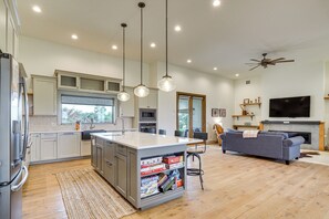 House (6 Bedrooms) | Interior