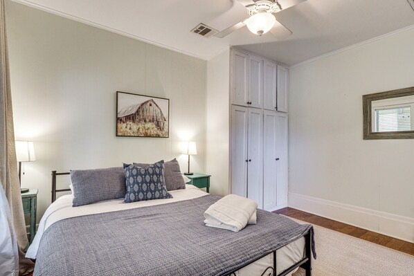 House (6 Bedrooms) | Interior