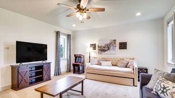 House (6 Bedrooms) | Interior