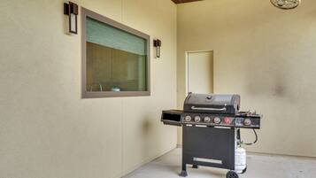 House (6 Bedrooms) | Interior