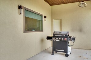 House (6 Bedrooms) | Interior