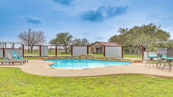 House (6 Bedrooms) | Interior