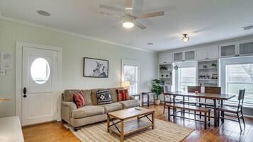 House (6 Bedrooms) | Interior