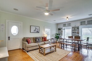 House (6 Bedrooms) | Interior