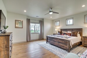 House (6 Bedrooms) | Interior