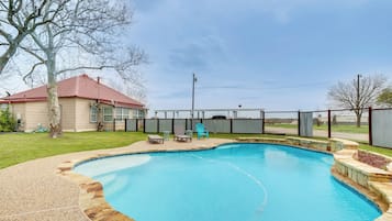 House (6 Bedrooms) | Interior