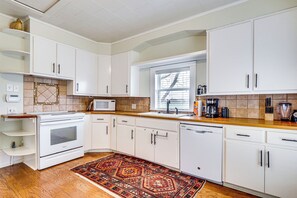 House (6 Bedrooms) | Interior