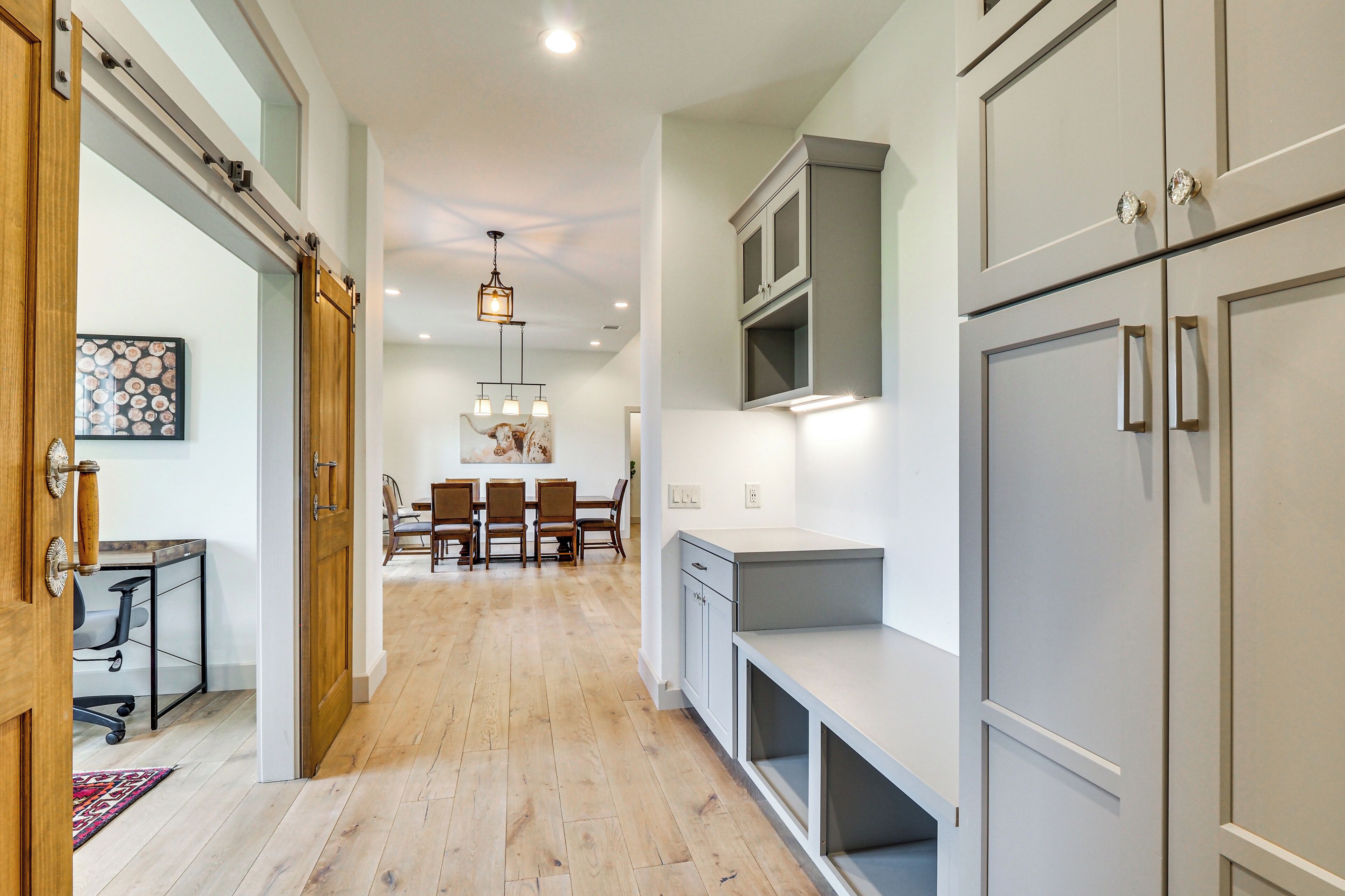 House (6 Bedrooms) | Interior