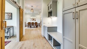 Rumah (6 Bedrooms) | Interior
