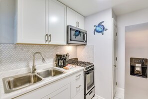 Interior - Fort Walton Beach Bungalow w/ Private Hot Tub! (Fort Walton Beach)