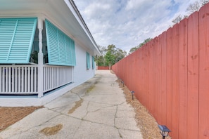Interior - Fort Walton Beach Bungalow w/ Private Hot Tub! (Fort Walton Beach)