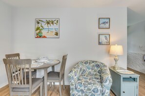 Interior - Fort Walton Beach Bungalow w/ Private Hot Tub! (Fort Walton Beach)