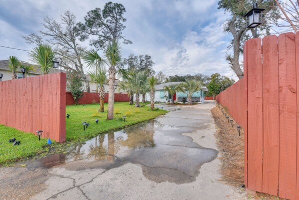 Interior - Fort Walton Beach Bungalow w/ Private Hot Tub! (Fort Walton Beach)