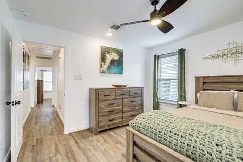3 Mi to NRG Stadium: Sleek Houston Retreat!