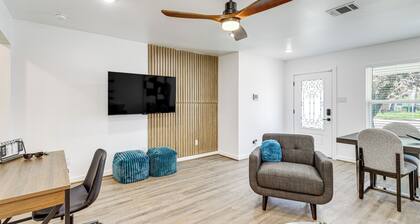 3 Mi to NRG Stadium: Sleek Houston Retreat!